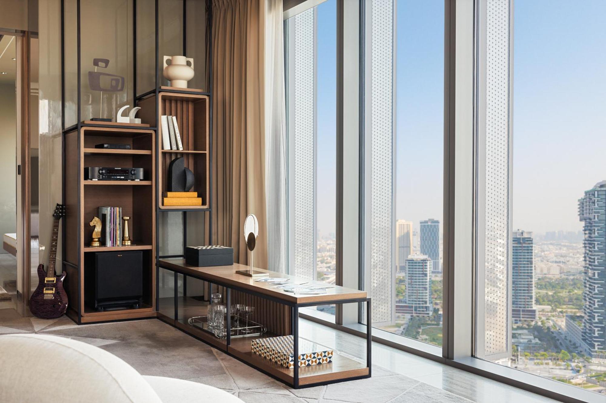 One&Only One Za'Abeel Hotel Дубай Екстериор снимка A view of the city from a bedroom